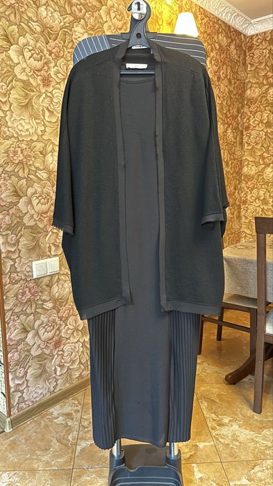 Платье с накидкой