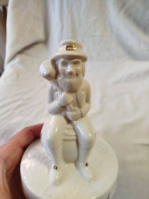 Порцеланови фигури