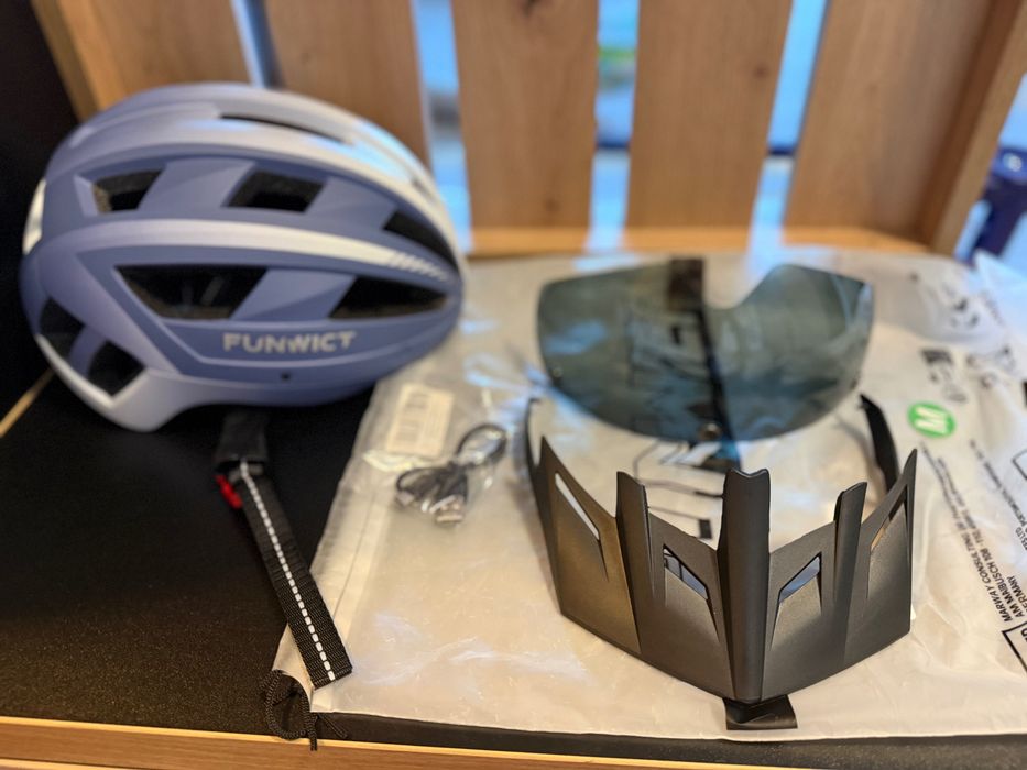 Cască de bicicletă FUNWICT – NOUĂ, cu vizor și ochelari magnetici