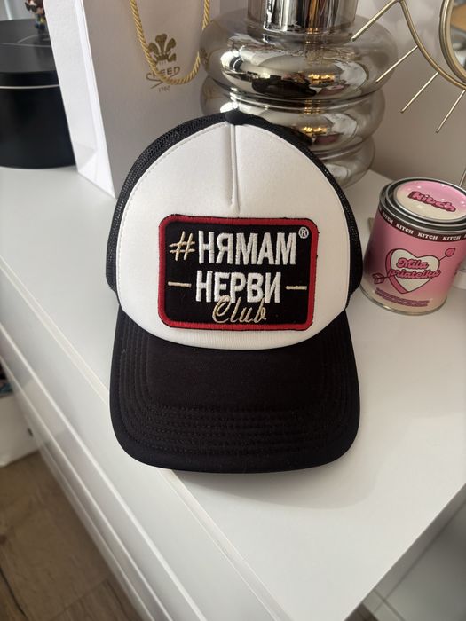 Шапка с козирка “Call me Vexy”