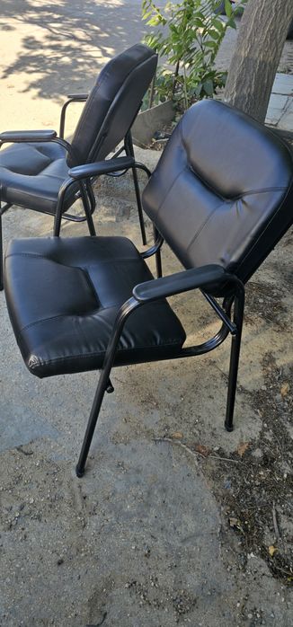 Офисные стулья кожа