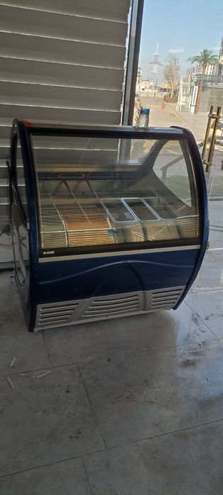 Холодильник витрина для мороженым