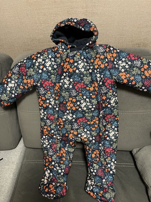 Бебешки космонавти и шапки