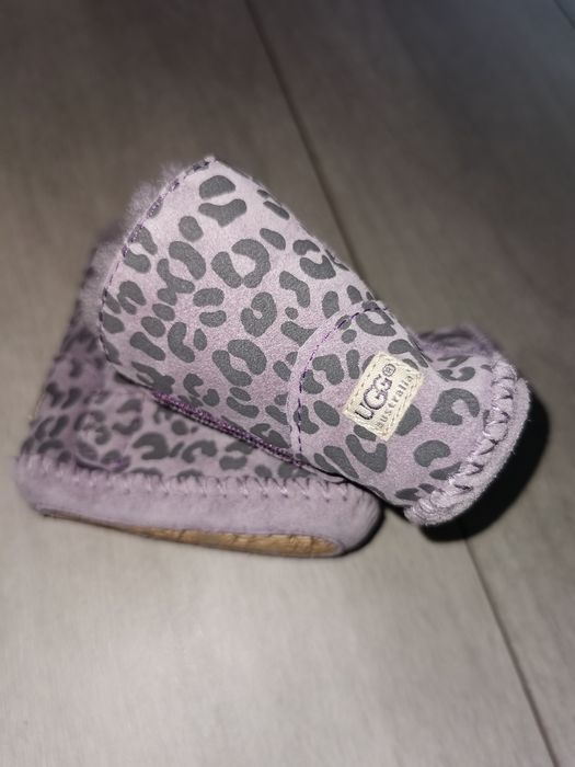 Vând UGG uri copii
