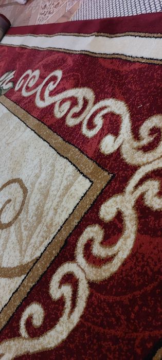 Продаётся ковёр.