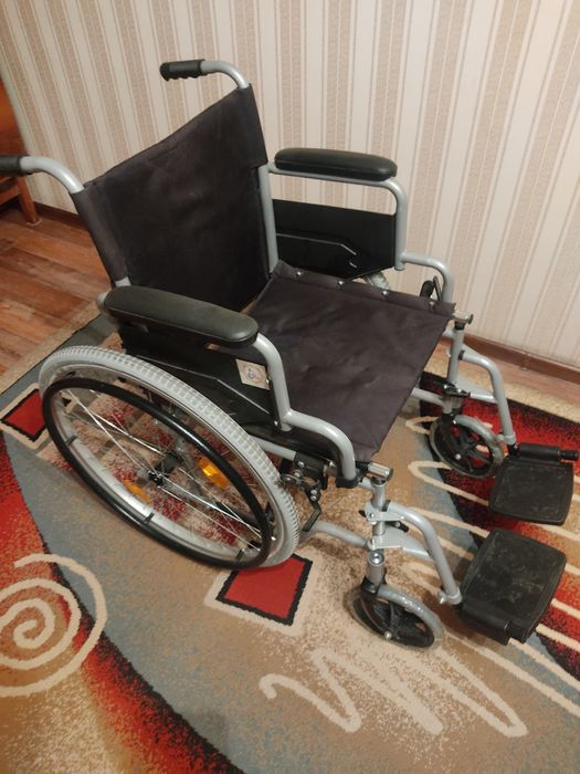 Продам инвалидную коляску