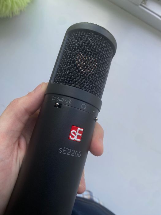 Студийный микрофон Se 2200
