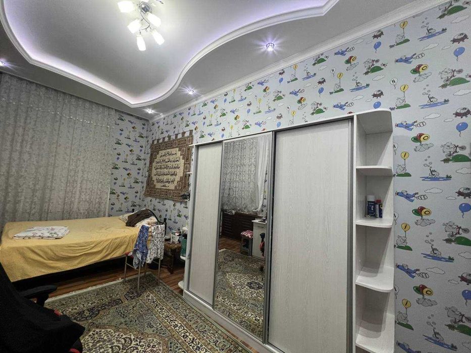 От города Чирчик 7км .Продам виллу на 16 сотках. Все коммуникации.