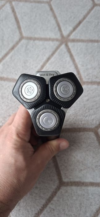 Vând Aparat de ras PHILIPS Shaver Series 5000 S5885
