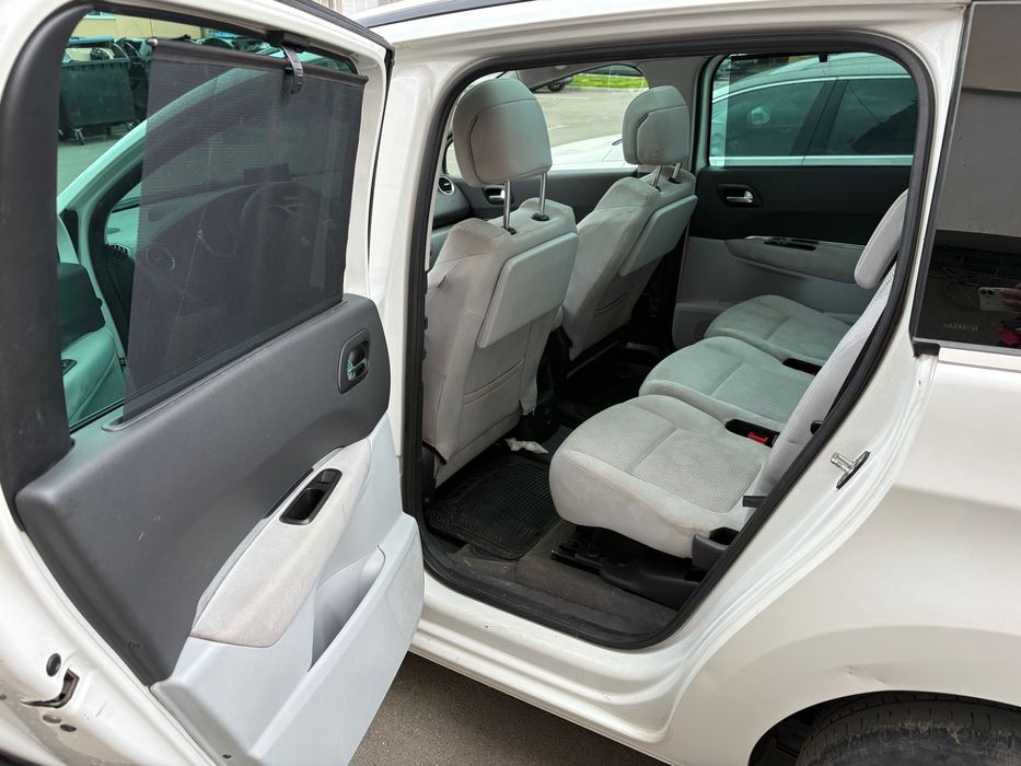 Пежо 5008 1.6 2011