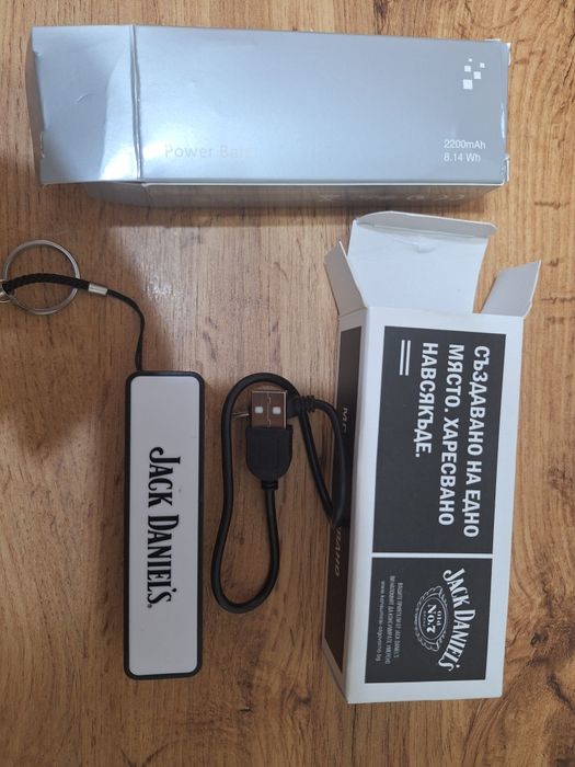Jack Daniels плоско метално шише , блутут колонка и powerbank
