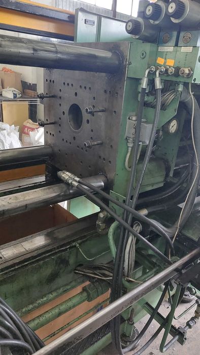 Шприц машина ENGEL, с оборудване