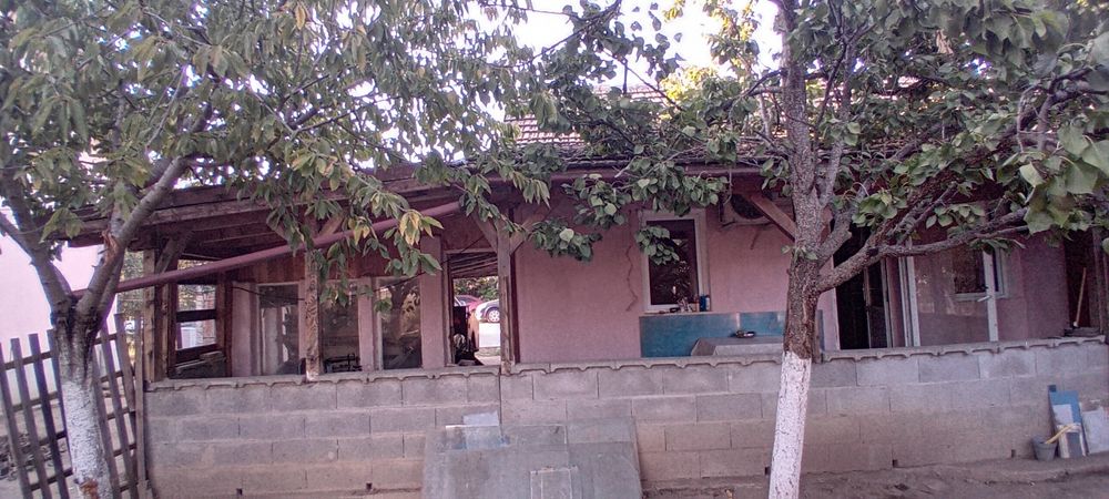 Casa de vânzare Parța (la intrare in sat)