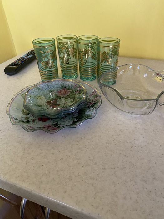 Продается посуда (тарелки, стаканчики)