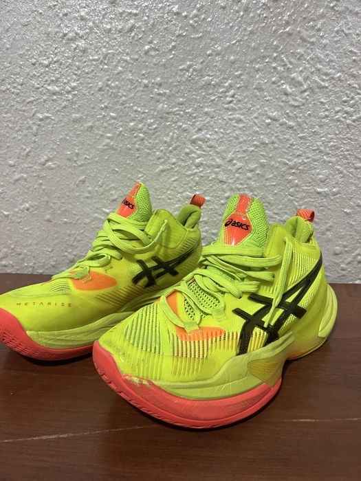 Asics paris продам