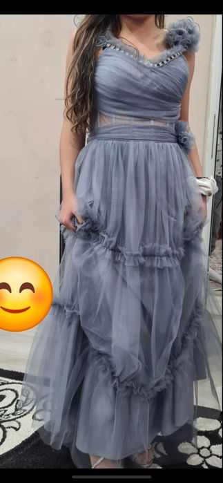 Продават се роклите са в добро състояние обличани само няколко часа