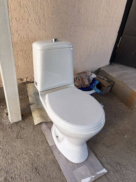 Продам унитаз для дома