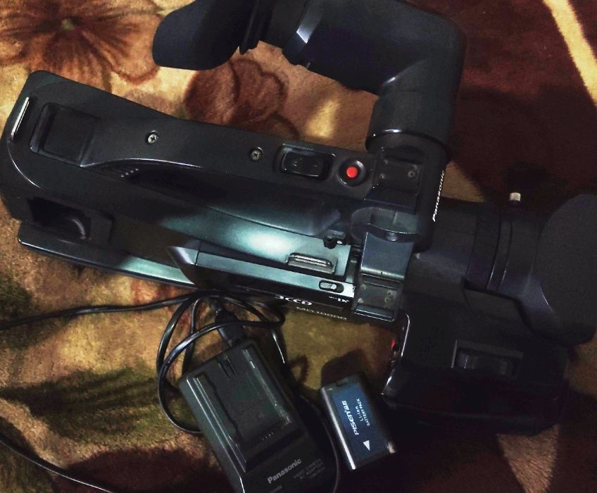 Продам видео-камеру Panaconic MD 1000