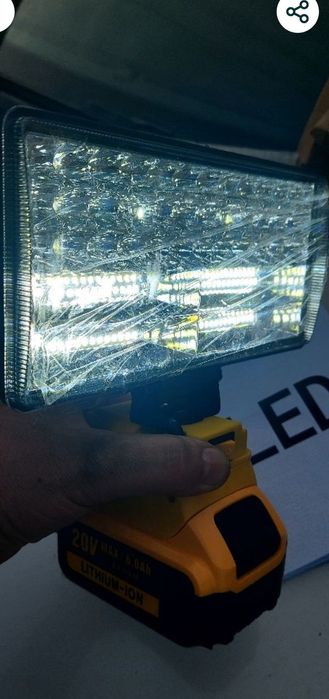 Reflector pe baterie DeWalt