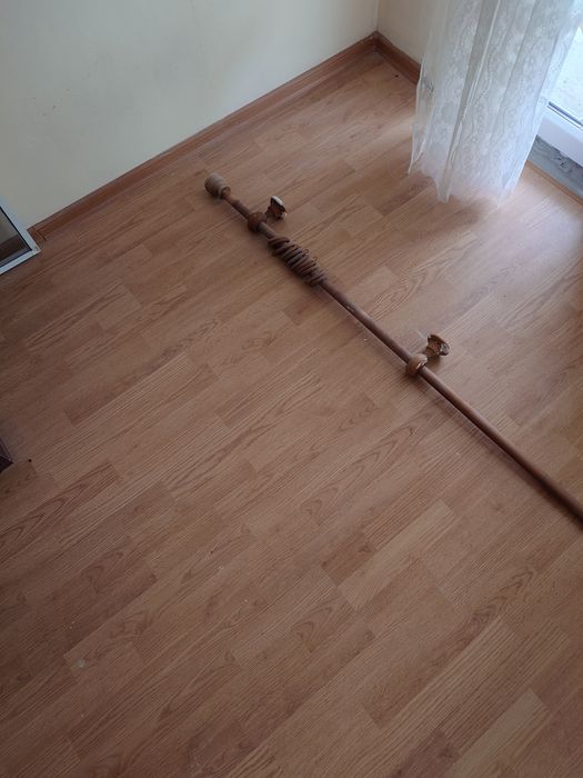 Продавам дървен корниз
