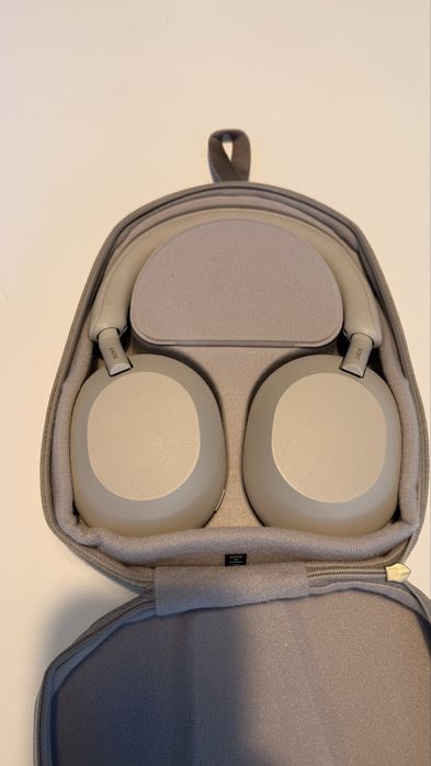 Sony WH- 1000 XM5