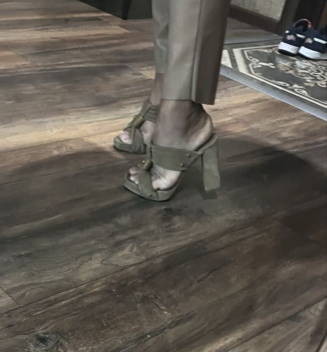 Продам босоножки Италия