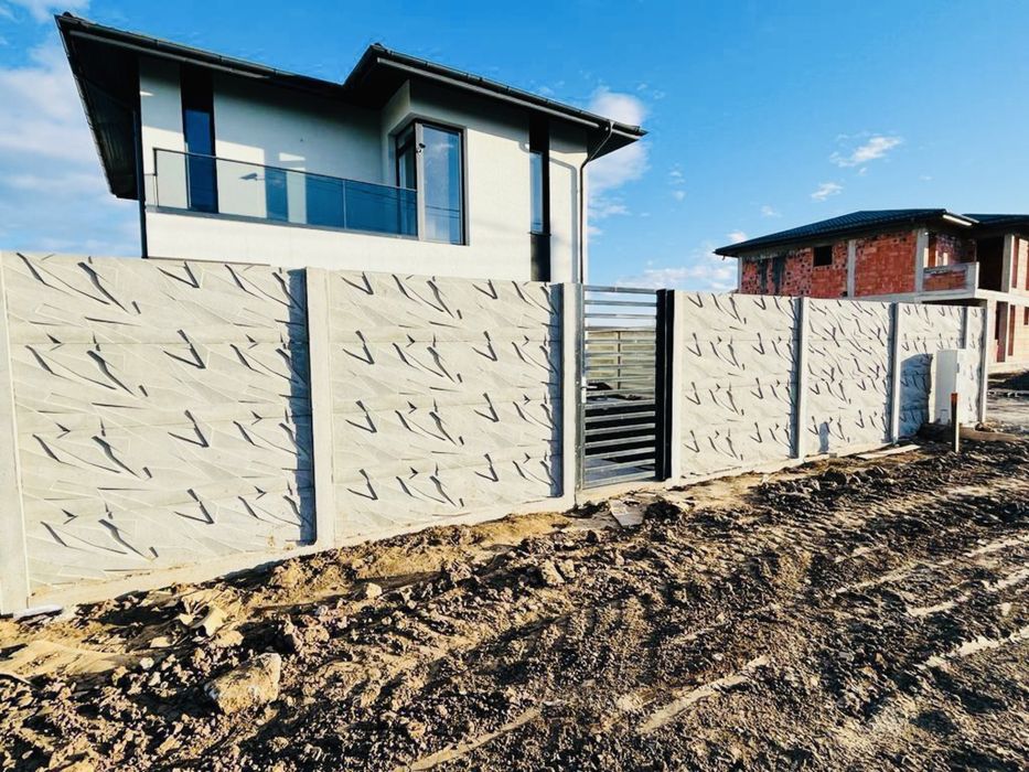 Garduri din stâlpi și placi beton de vânzare