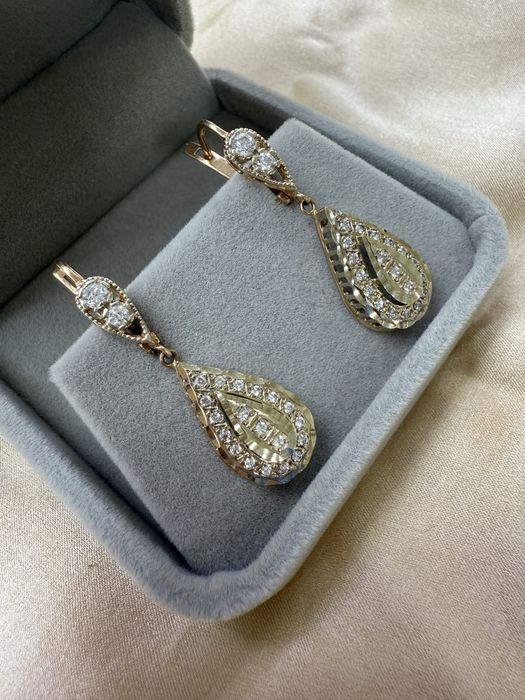 Золотые серьги с фианитами