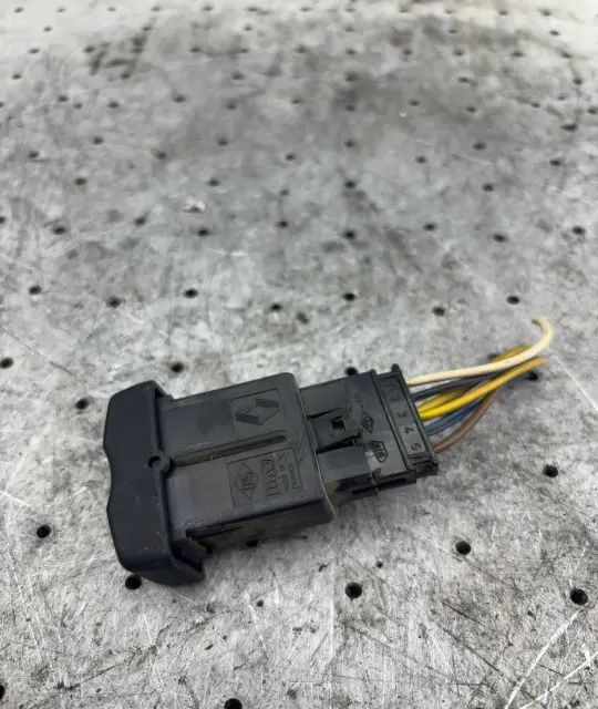 Buton blocare deblocare usi Dacia Logan 2006 1.4 MT (75 hp)