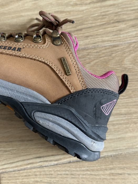 Трекинговые ботинки