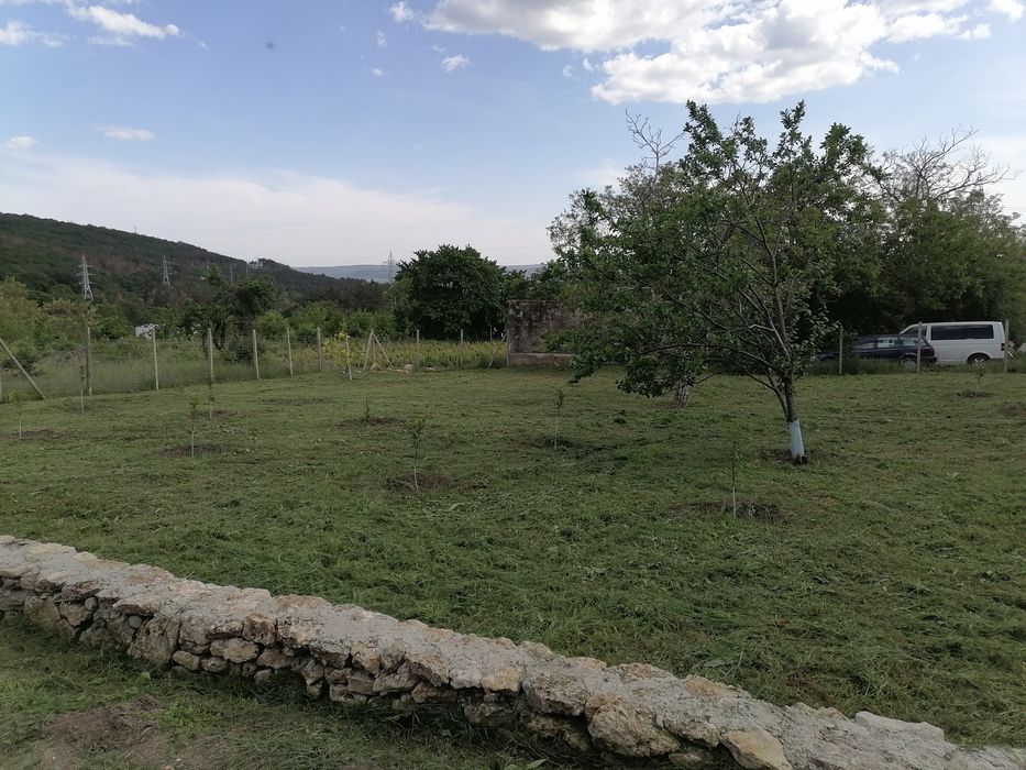 Продавам парцел 1200кв.м