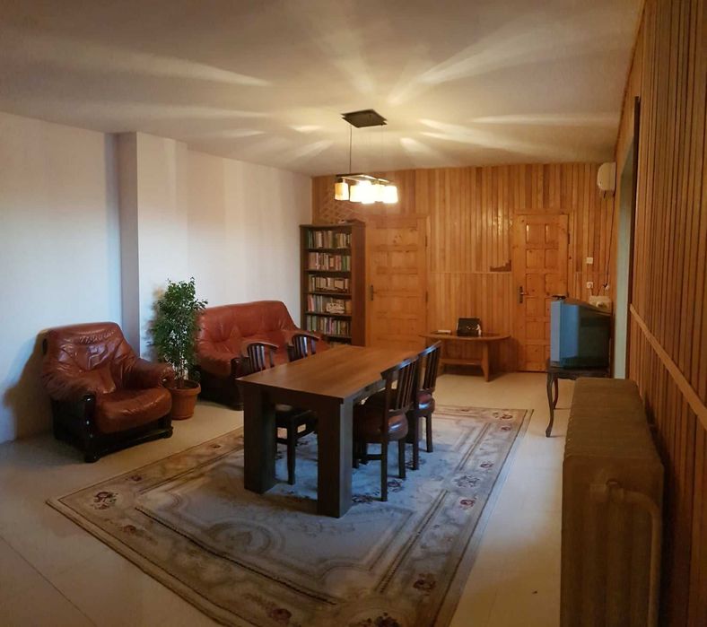 Privat - Închiriez 2 etaje în Vilă în Tătărași, 6 camere (240m2) ( super priveliște, natură )