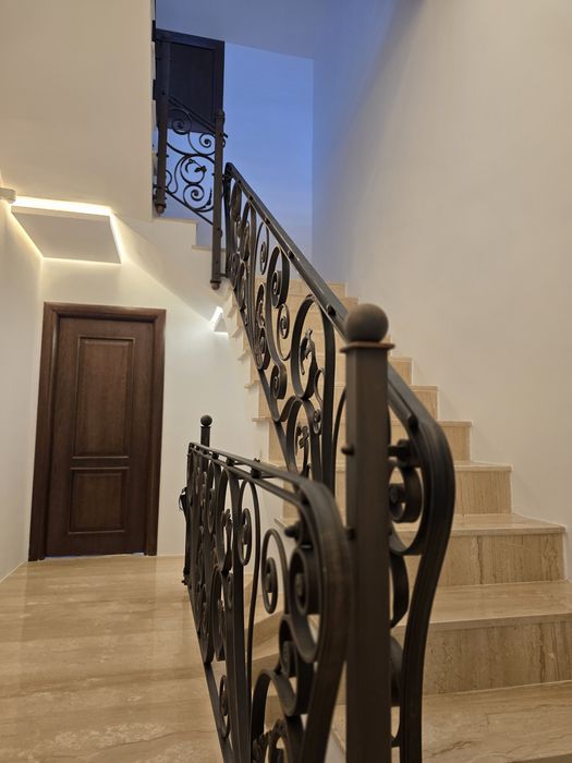 Zona istorica a Sibiului, vand imobil D+P+M, complet renov