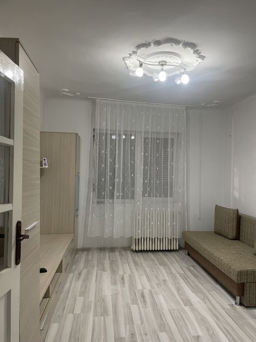 Proprietar,închiriez apartament la casă .