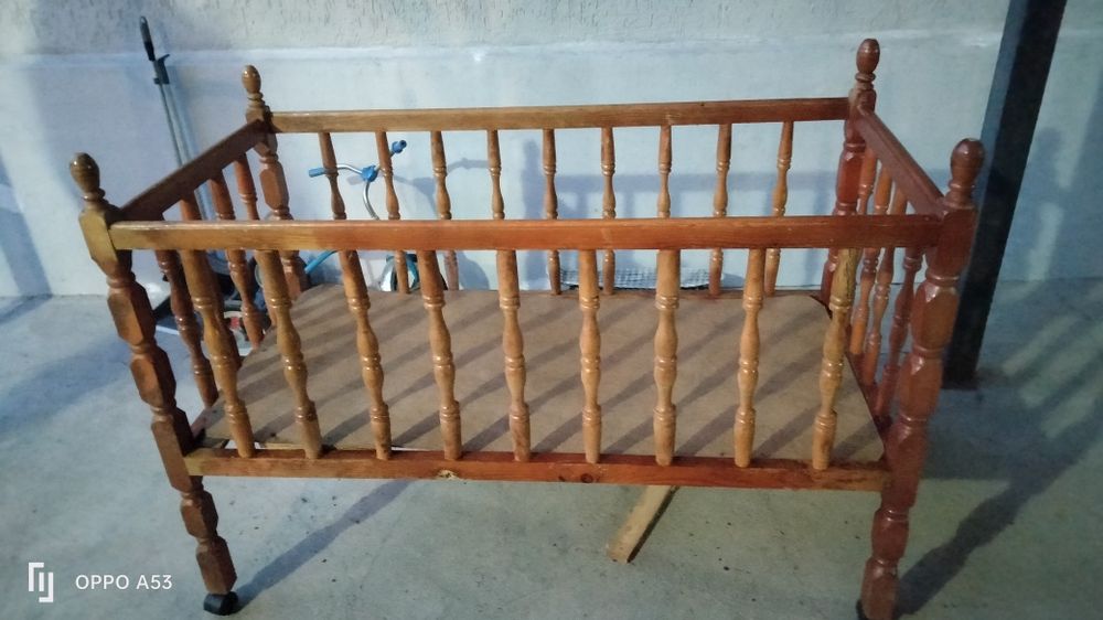 Детский кровать.