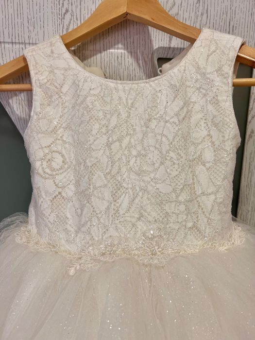 Прекрасна  рокля за шаферки или кръщене 8-9 години 128-134 р-р