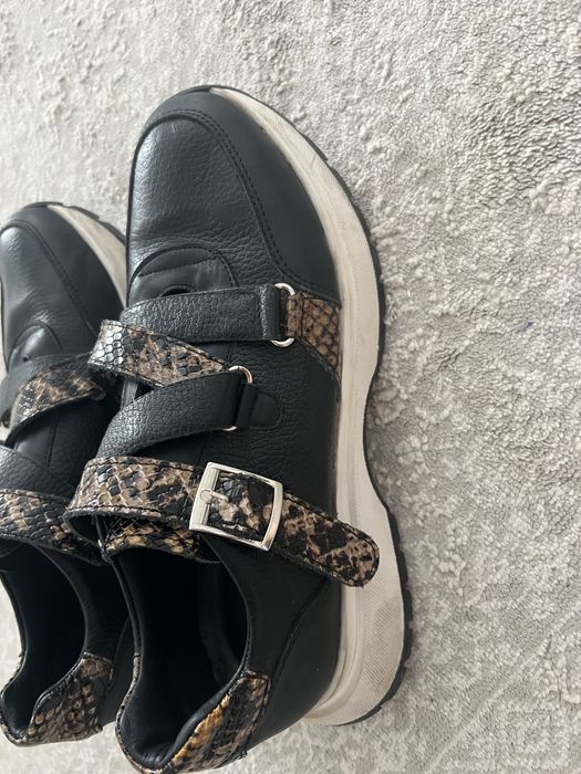 Продается женская обувь