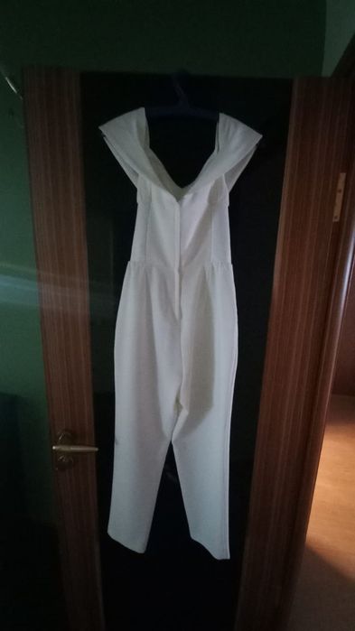 Продам белый комбинезон