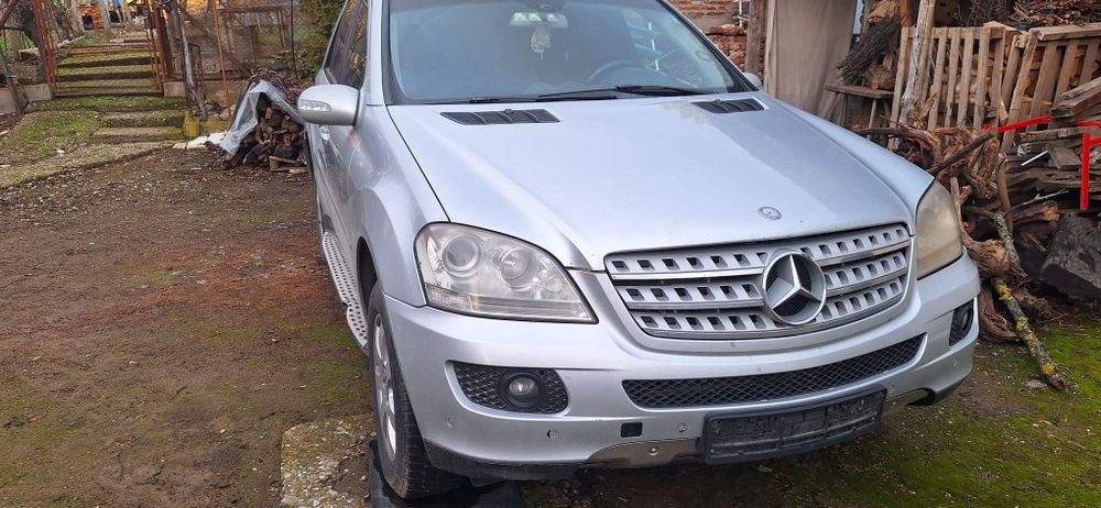 Dezmembrez/ Piese Mercedes ML320cdi. 
Stare foarte buna a multor piese