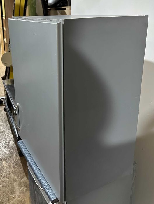 Dulap Suspendat cu usa; Corp solid de perete