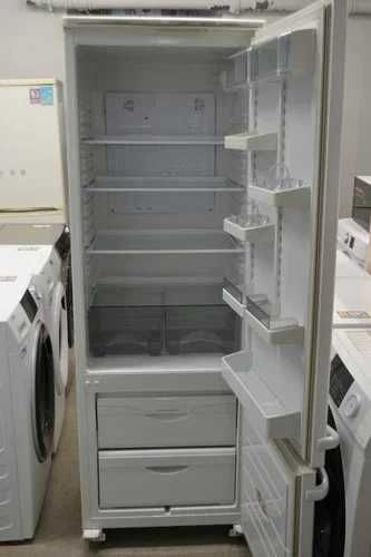 Продам холодильник Атлант  очень хорошо  морозит и охлаждает