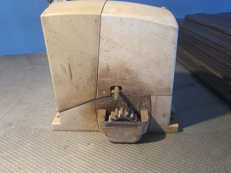 Automatizare Nice Robus600 defecta, pentru poarta culisanta