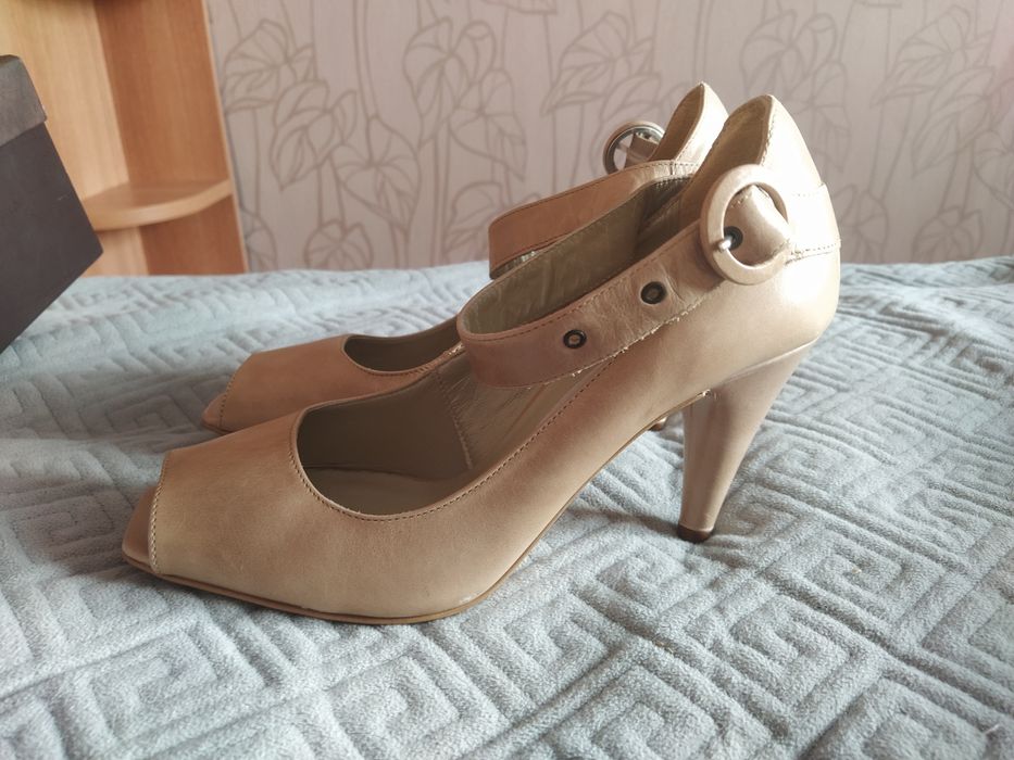 Кожаные босоножки Gianni Gregori