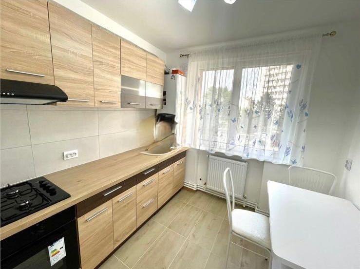 Închiriez apartament