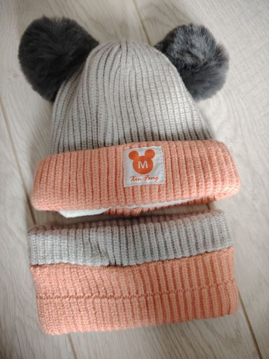 Шапка Детская примерно до 6 мес