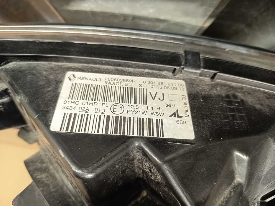 far stanga renault captur