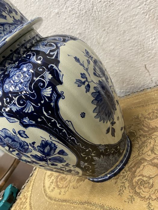 Холандска ваза с капак на делфт порцеланова урна