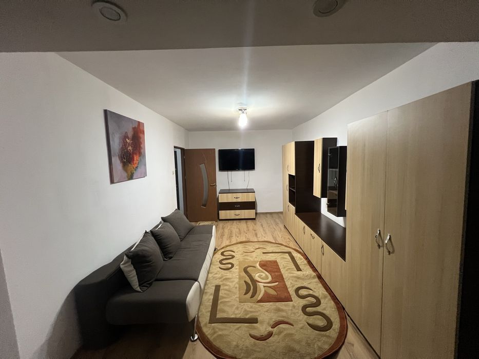 Inchiriez apartament