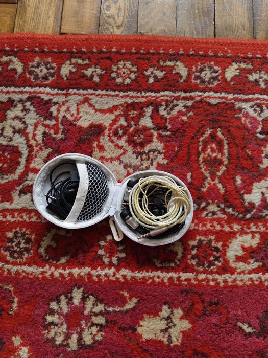 Наушники продам  срочно