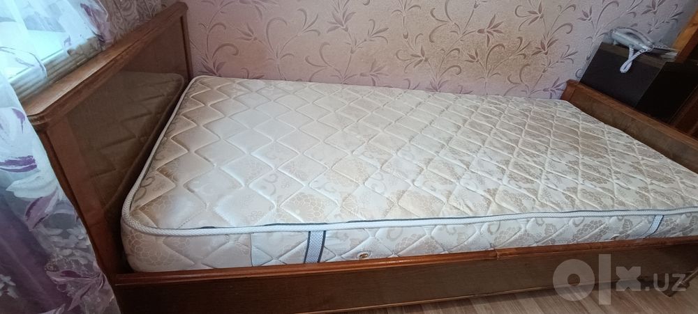 Односпальная кровать с матрасом